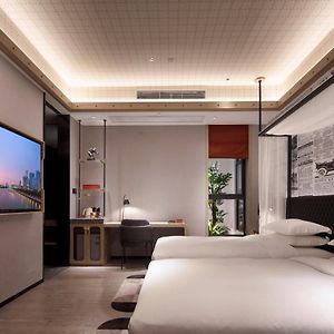 Arthur Standard Room Twin Beds Window faces the corridor